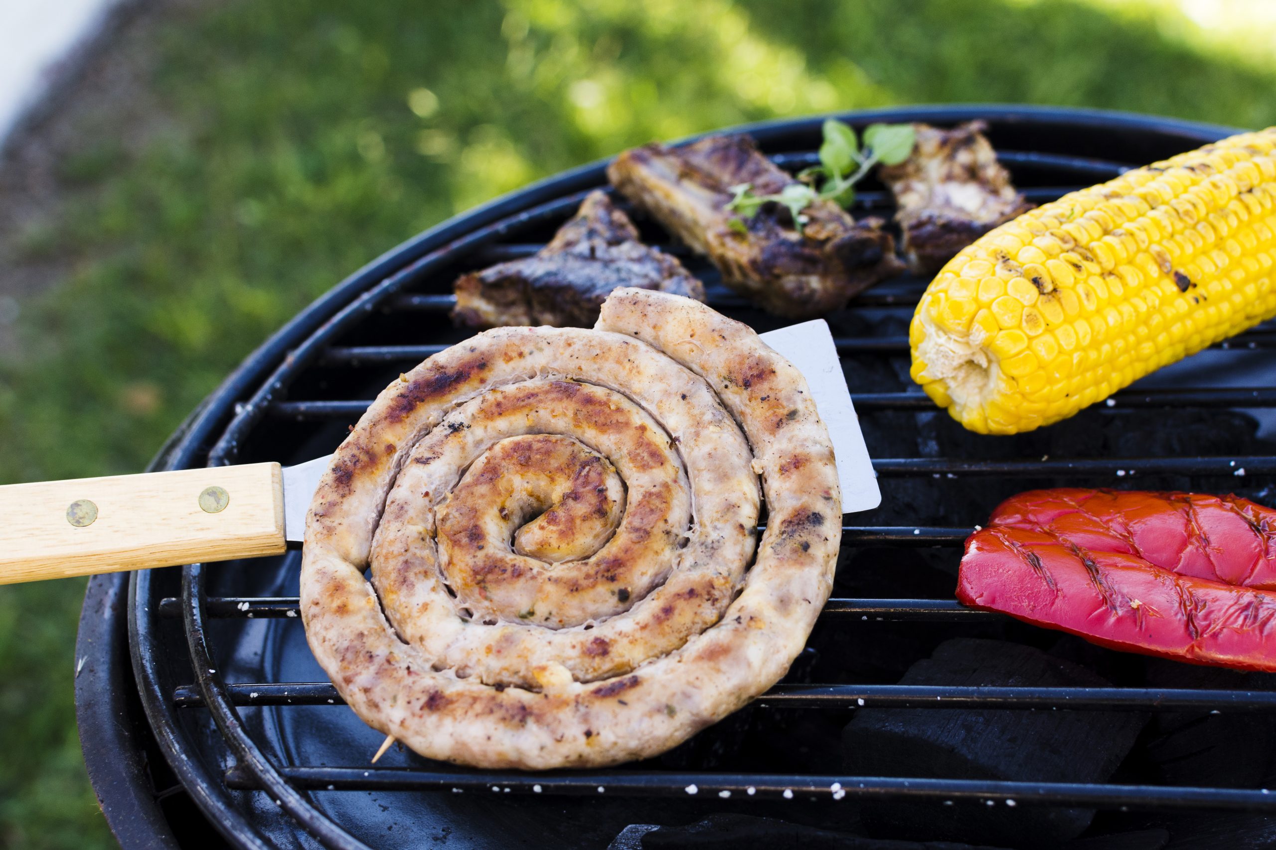 spiral-sausages-vegetables-meat-grill